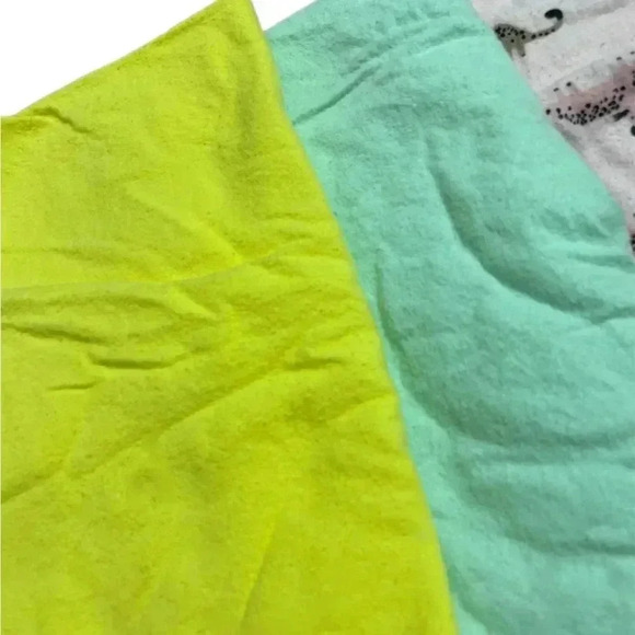 Receiving blankets and burp cloth bundle - Picture 2 of 8